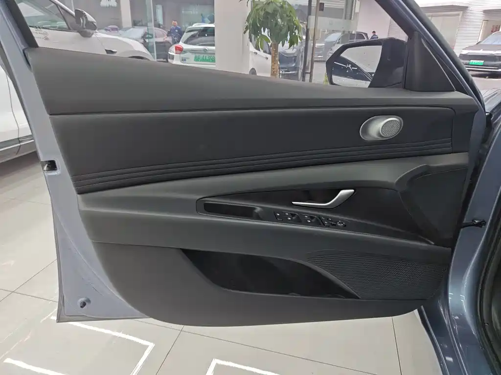 Hyundai Hyundai Elantra 2023 1.5L CVT LUX Premium Edition 2024 - thumbnail 23