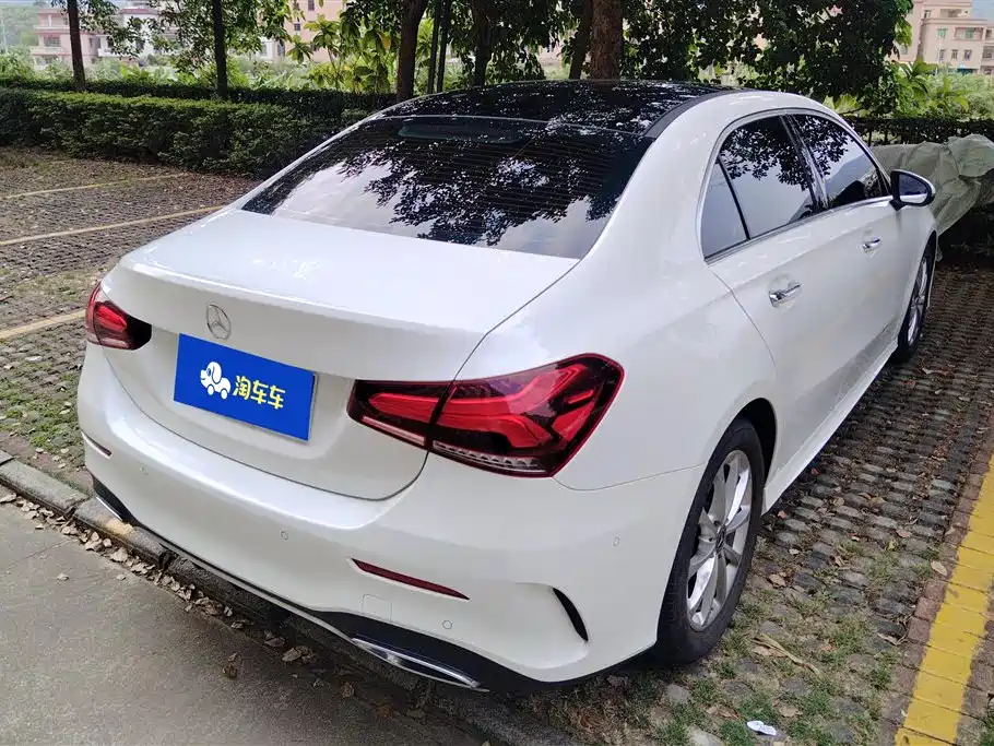 Mercedes-Benz Mercedes-Benz A-Class 2020 Facelift A 200 L Sport Sedan Fashion Edition 2020 - thumbnail 3