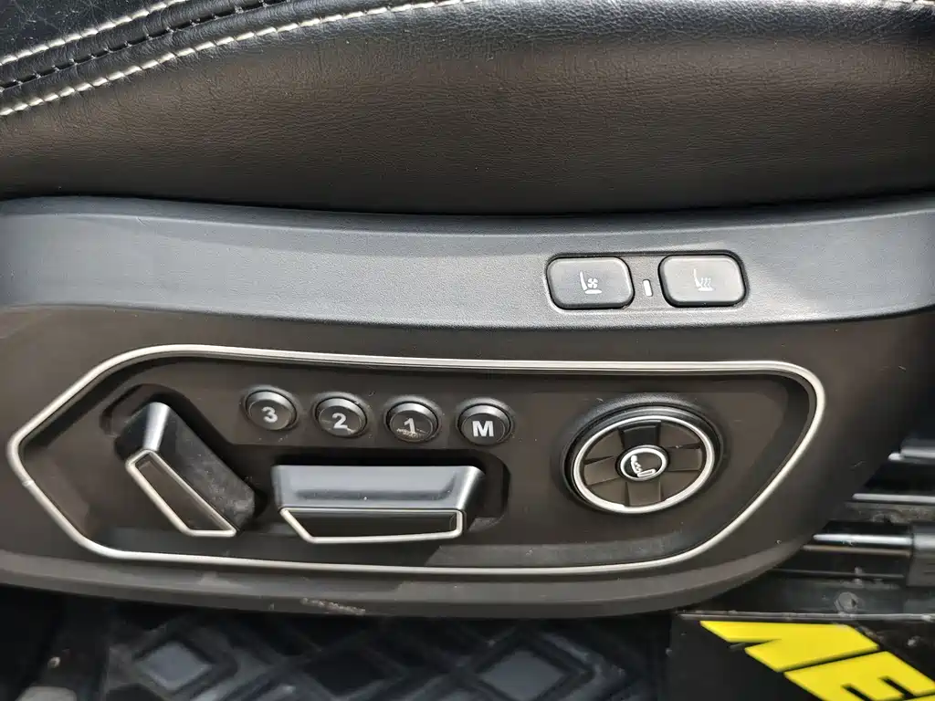 Jeep Jeep Wrangler 2013 3.6L Sahara Two-Door Version 2014 - thumbnail 11