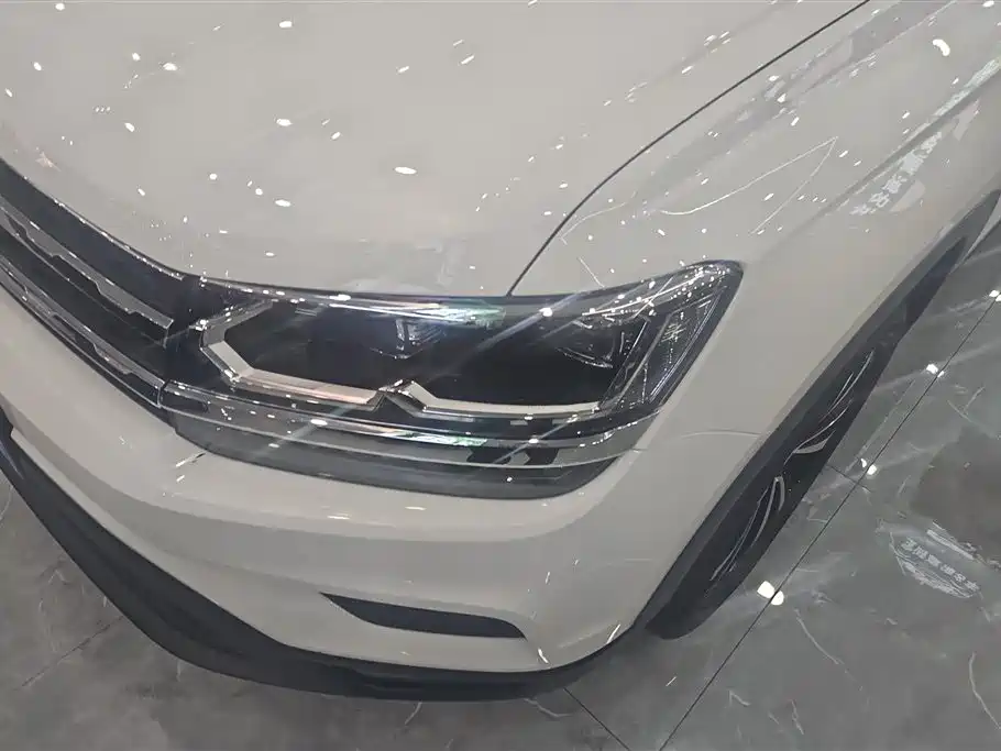 Volkswagen Tharu 2021 280TSI Front-Wheel Drive Luxury Plus Edition 2022 - thumbnail 5