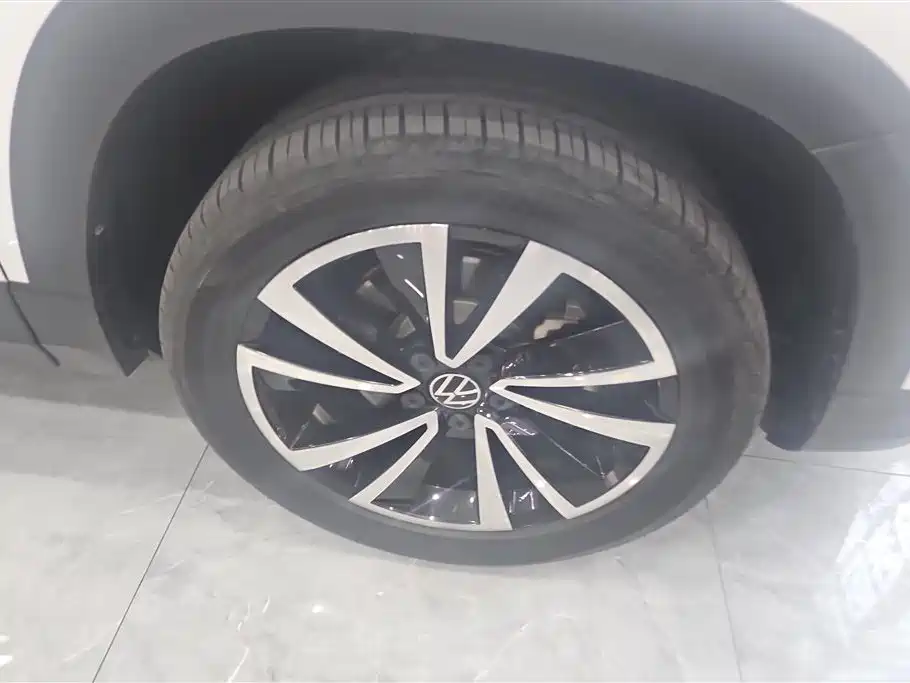 Volkswagen Tharu 2021 280TSI Front-Wheel Drive Luxury Plus Edition 2022 - thumbnail 6