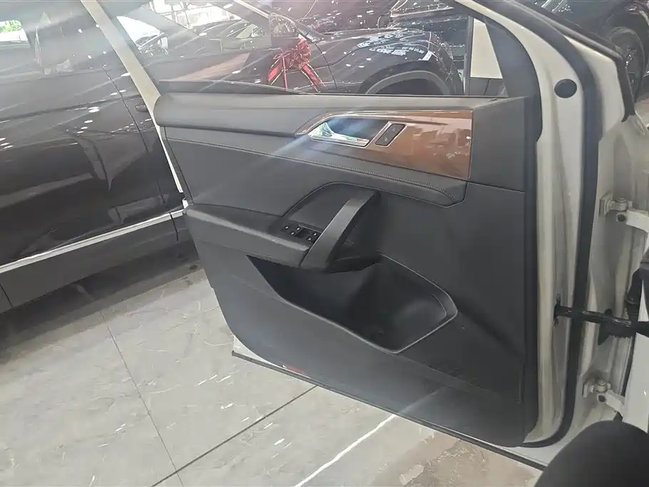 Volkswagen Tharu 2021 280TSI Front-Wheel Drive Luxury Plus Edition 2022 - thumbnail 7