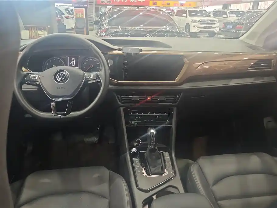 Volkswagen Tharu 2021 280TSI Front-Wheel Drive Luxury Plus Edition 2022 - thumbnail 12