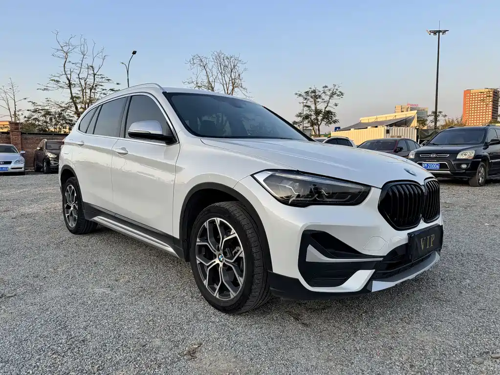 BMW BMW X1 2022 sDrive20Li Fashion Edition 2022 - thumbnail 3