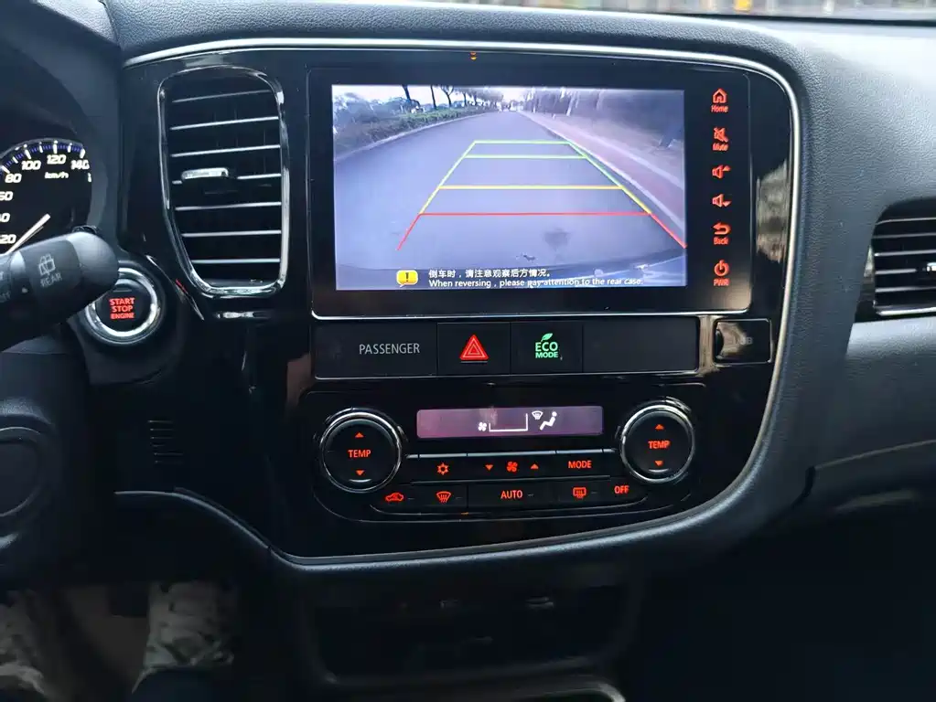 Mitsubishi Outlander 2018 2.4L AWD Luxury 7-seater 2018 - thumbnail 15