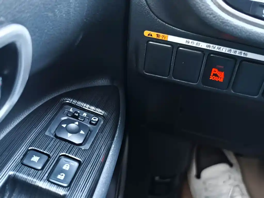 Mitsubishi Outlander 2018 2.4L AWD Luxury 7-seater 2018 - thumbnail 16