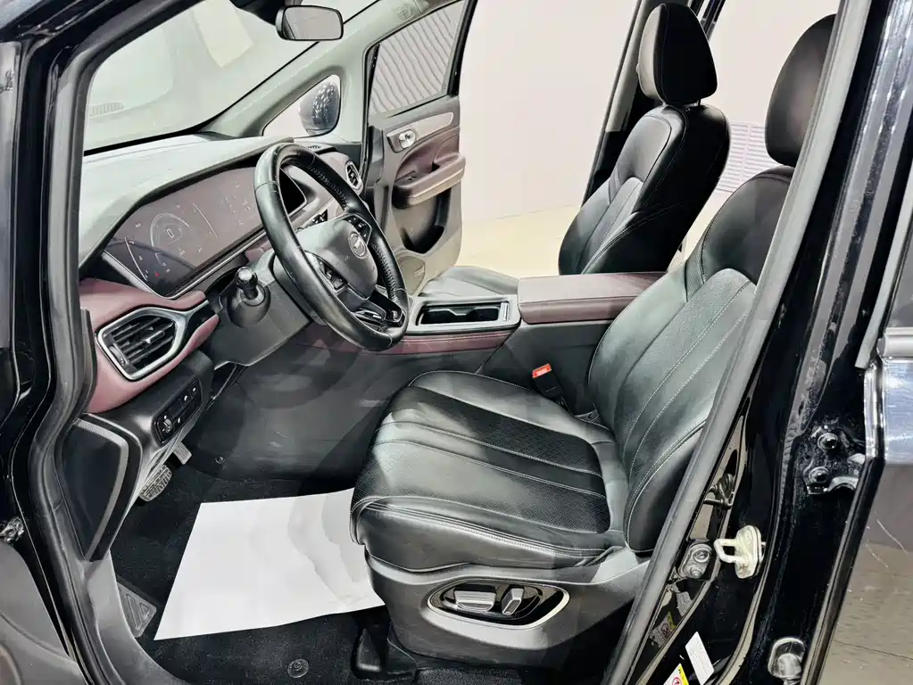 GAC Trumpchi GAC Trumpchi M6 2021 270T DCT Premium Edition (7-seater) 2021 - thumbnail 4