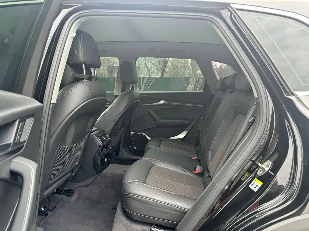 Audi Audi Q5L 2018 45 TFSI Premium Fashion Model国VI  Wait, let me correct that - the "国VI" is referring to China's emission standard (China VI), which isn't typically part of the international model name. The internationally accepted translation would be:  Audi Q5L 2018 45 TFSI Premium Fashion Model 2019 - thumbnail 6