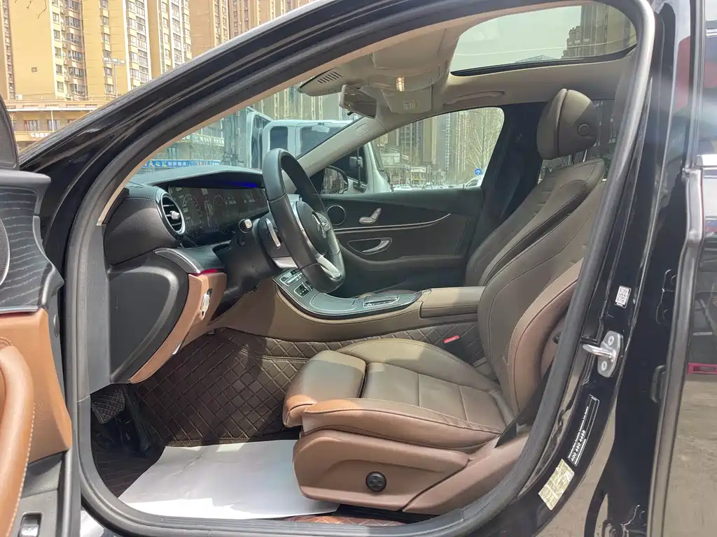 Mercedes-Benz Mercedes-Benz E-Class 2020 E 260 L Sport 2020 - thumbnail 4