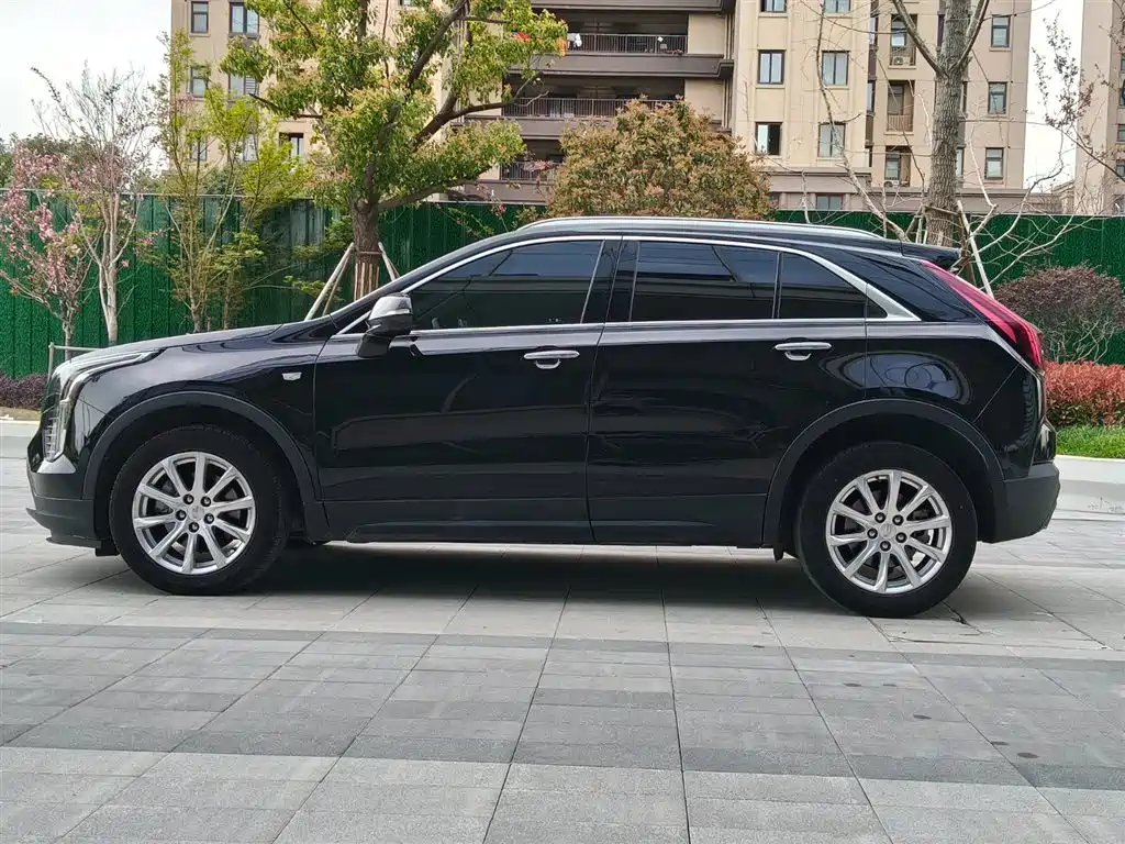 Cadillac Cadillac XT4 2018 28T FWD Technology Edition 2019 - thumbnail 3