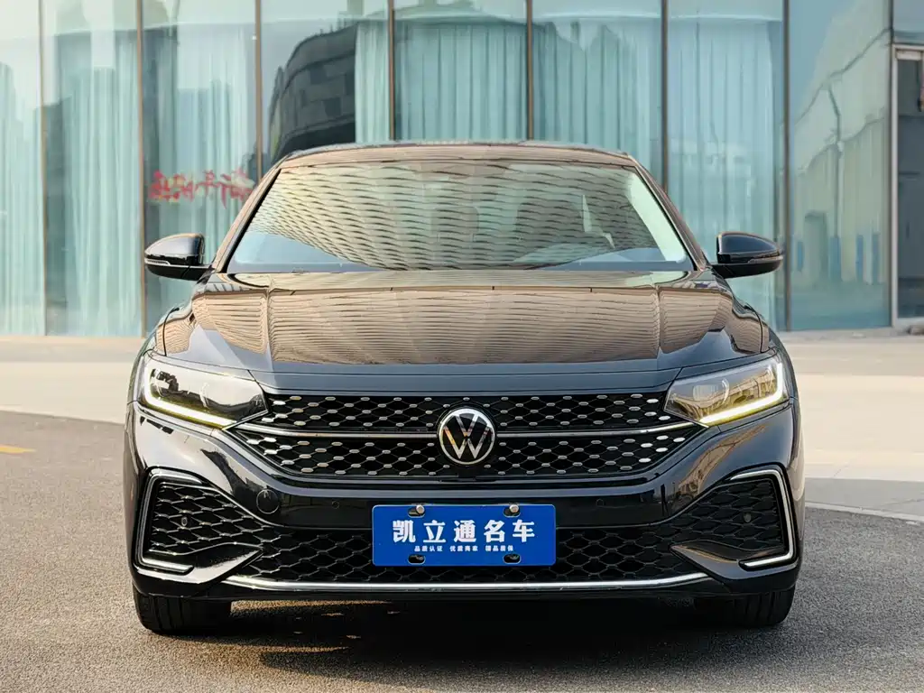 Volkswagen Volkswagen Passat 2022 330TSI Elite Starry Sky Edition 2022 - thumbnail 2