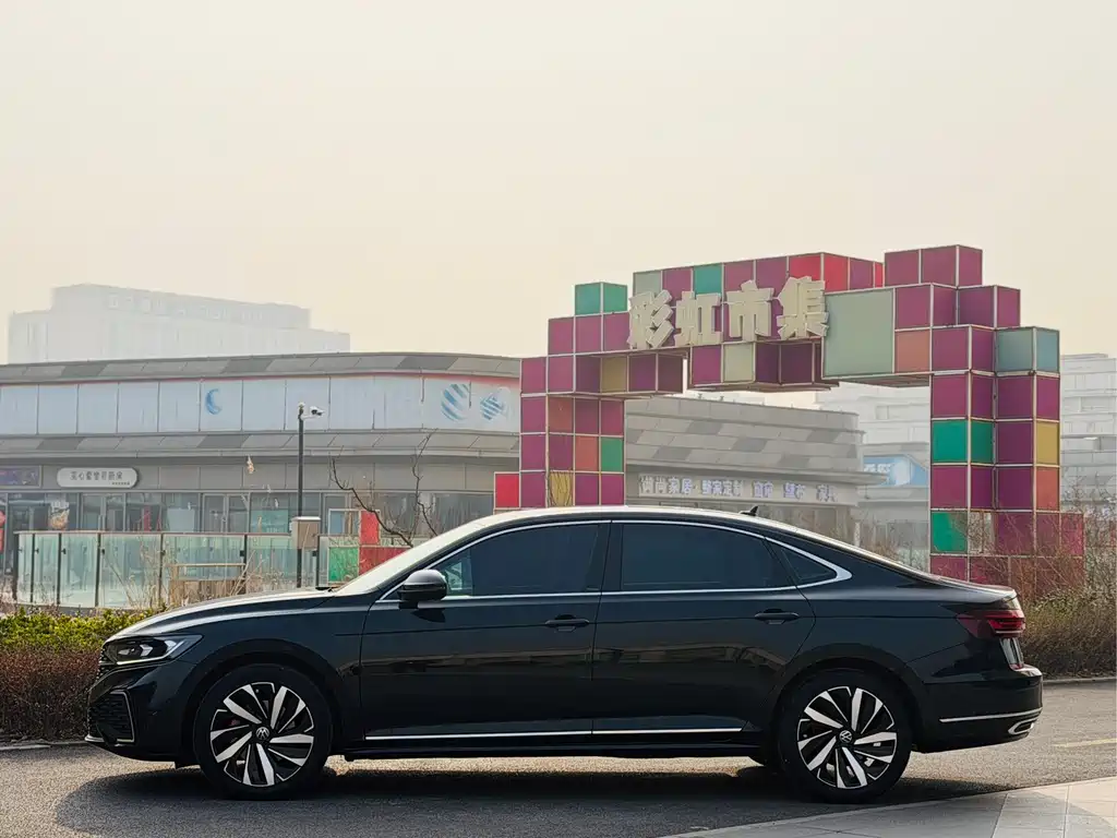 Volkswagen Volkswagen Passat 2022 330TSI Elite Starry Sky Edition 2022 - thumbnail 3