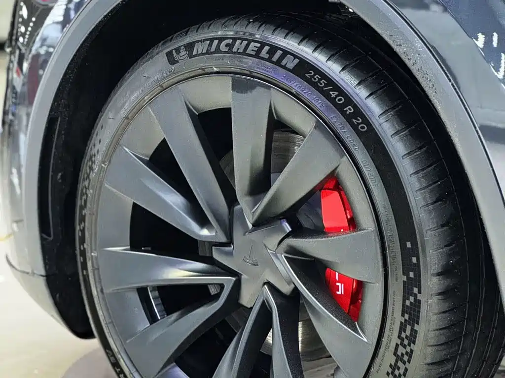 Tesla Model Y 2025 Long Range All-Wheel Drive Launch Edition 2025 - thumbnail 14