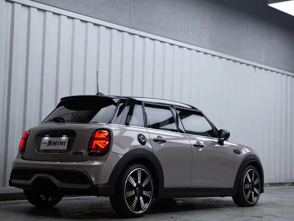MINI MINI 2022 Facelift 2.0T COOPER S Artist Five-Door 2022 - thumbnail 4