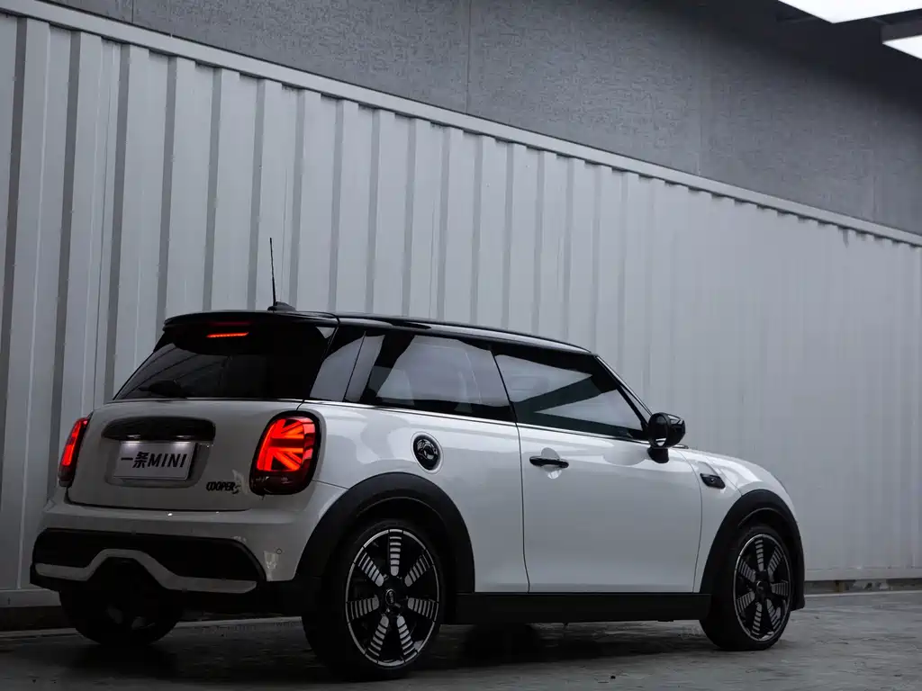 MINI MINI 2023 2.0T COOPER S Artist 2023 - thumbnail 5