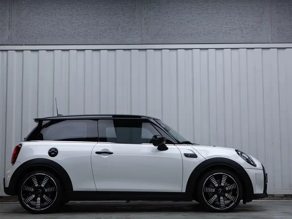 MINI MINI 2023 2.0T COOPER S Artist 2023 - thumbnail 6