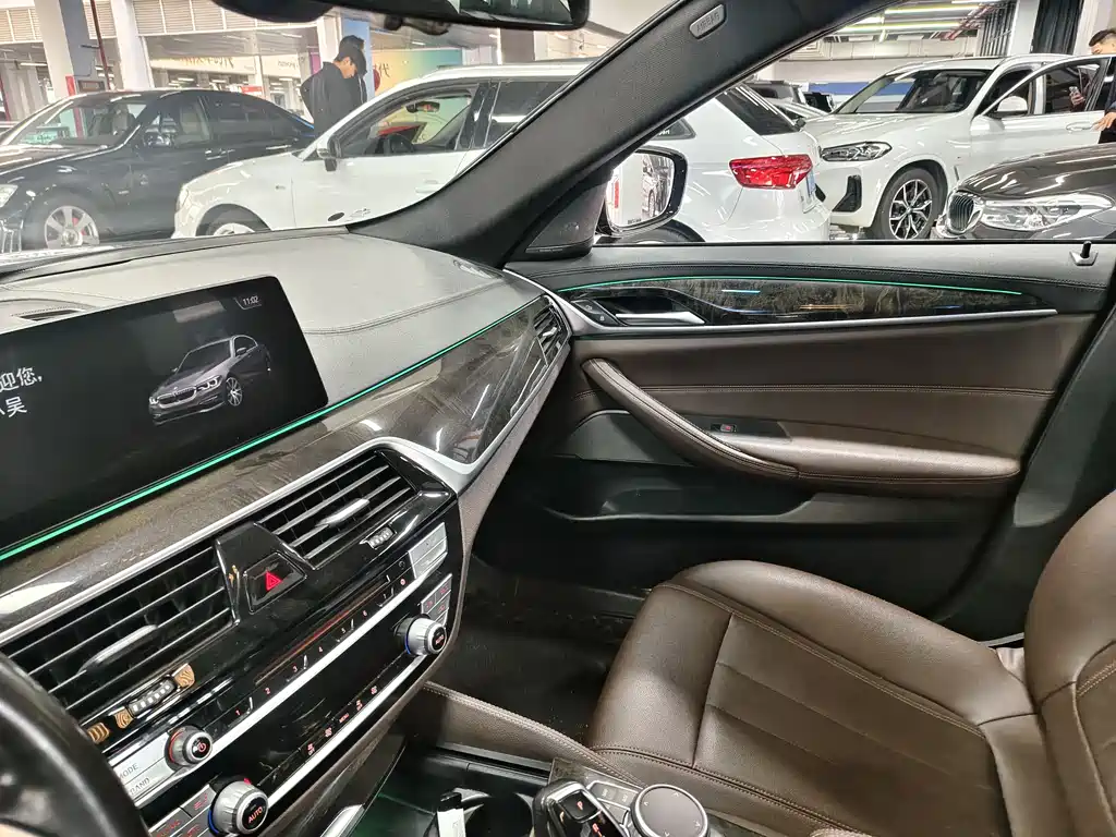 BMW BMW 5 Series 2019 525Li M Sport Package 2019 - thumbnail 6