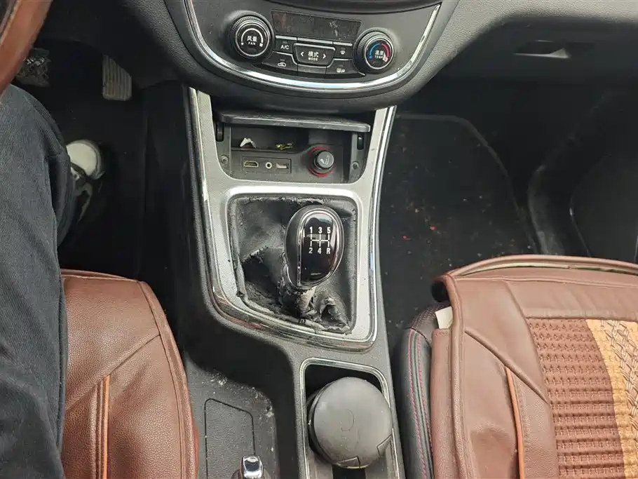 Baojun Baojun 560 2016 1.8L Manual Value Edition 2016 - thumbnail 16