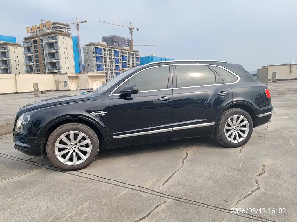 Bentley Bentayga 2017 4.0T Diesel Euro-spec 2019 - thumbnail 2