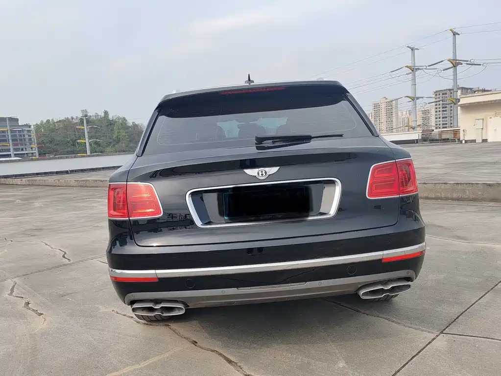 Bentley Bentayga 2017 4.0T Diesel Euro-spec 2019 - thumbnail 4