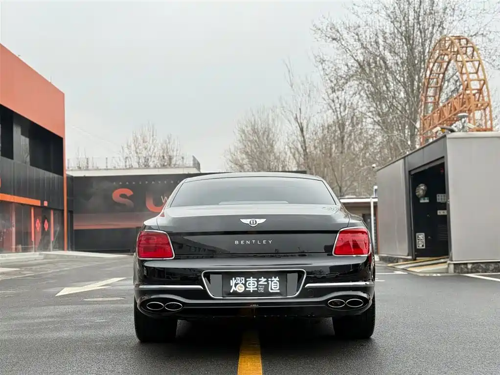 Bentley Bentley Flying Spur 2022 4.0T V8 Standard Edition 2023 - thumbnail 4