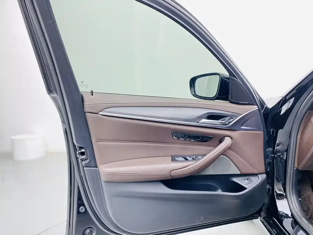 BMW BMW 5 Series 2023 530Li Leading Model M Sport Package 2023 - thumbnail 16