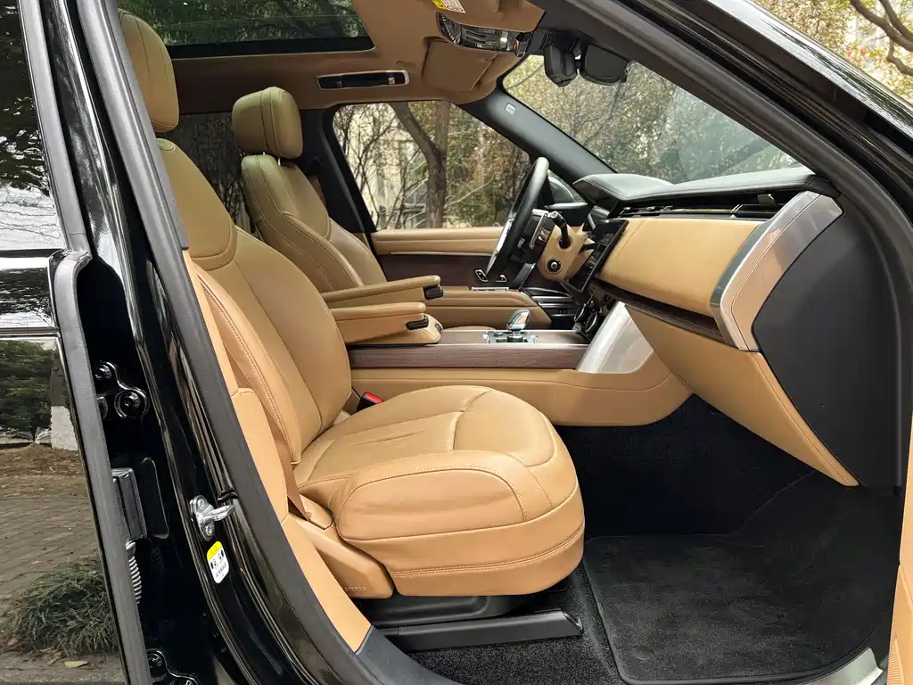 Land Rover Range Rover 2023 3.0 L6 360PS Vogue Edition 2024 - thumbnail 6