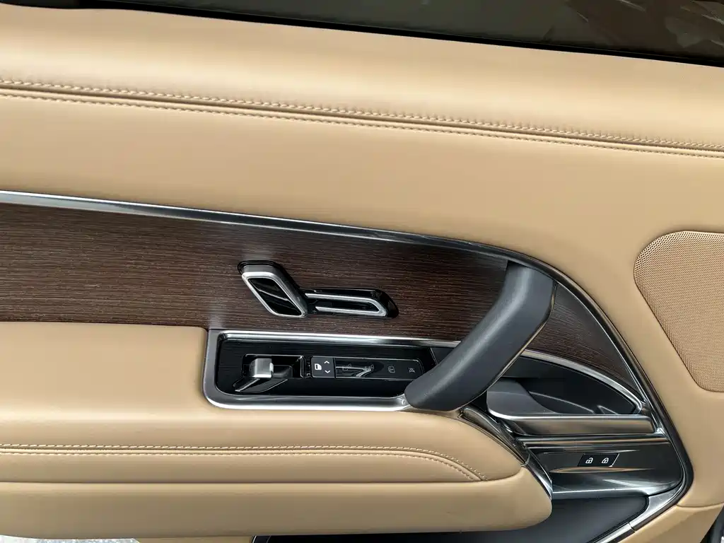 Land Rover Range Rover 2023 3.0 L6 360PS Vogue Edition 2024 - thumbnail 17