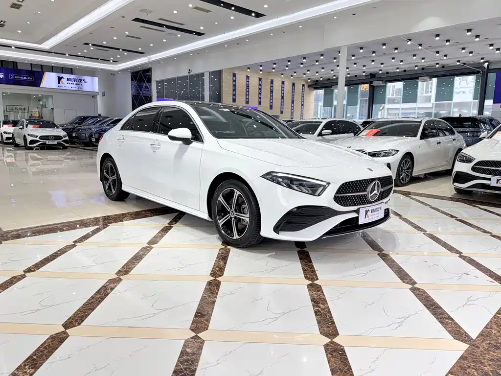 Mercedes-Benz Mercedes-Benz A-Class 2023 A 200 L Fashion Edition 2023 - thumbnail 4