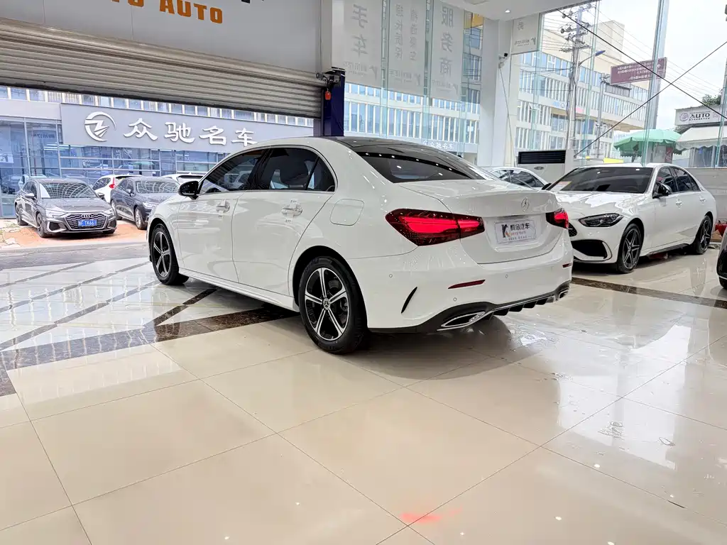 Mercedes-Benz Mercedes-Benz A-Class 2023 A 200 L Fashion Edition 2023 - thumbnail 17