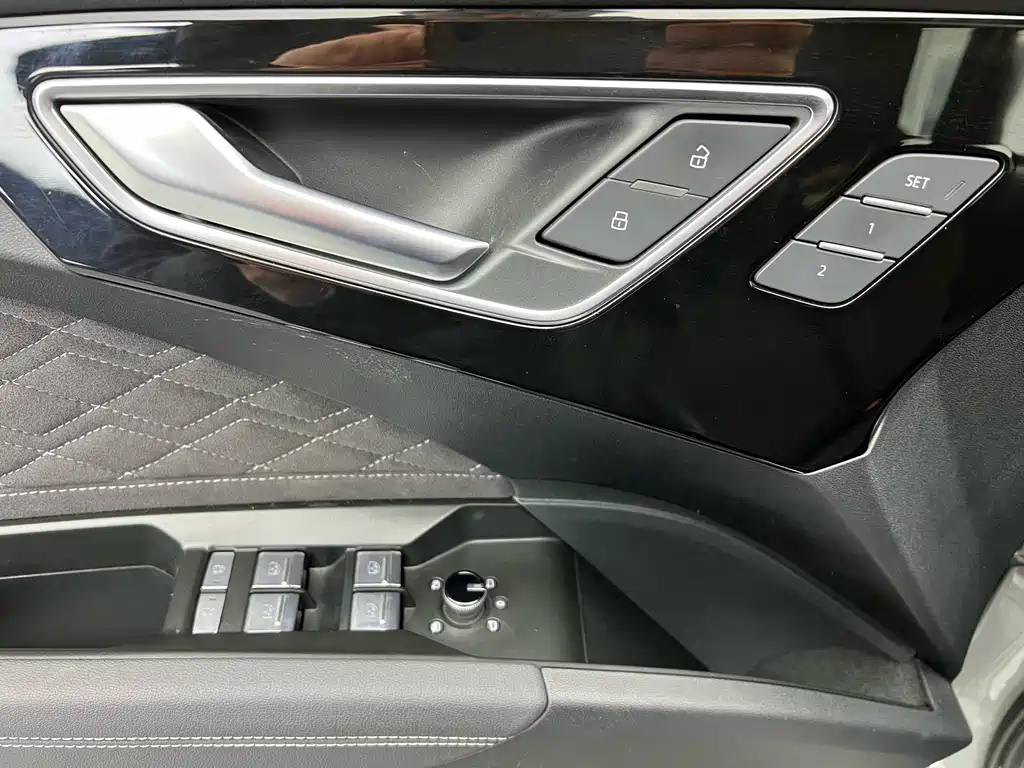 Audi Audi Q4 e-tron 2023 50 e-tron quattro Premium Plus 2023 - thumbnail 3