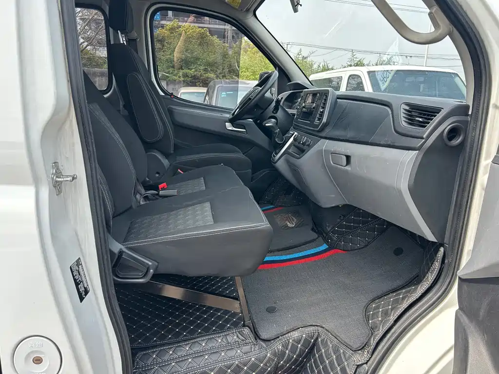 Maxus MAXUS V80 2023 2.0T AMT Classic Aoyuntong Power Version Long Wheelbase Mid Roof 6/7/8/9 Seats 2023 - thumbnail 5