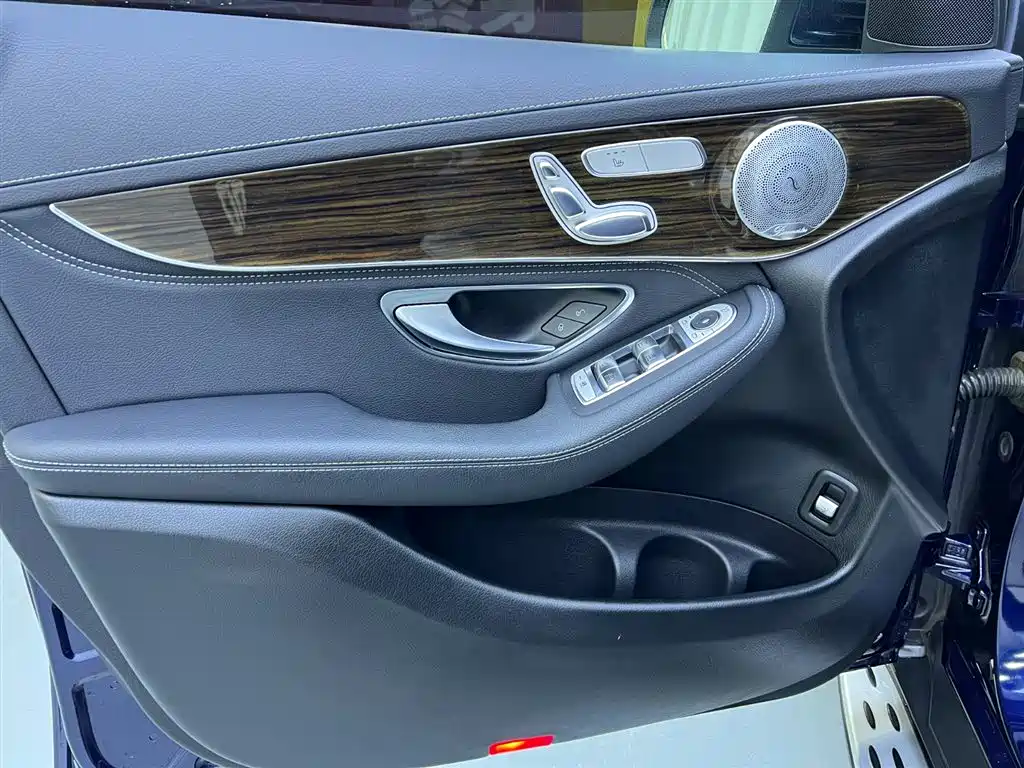 Mercedes-Benz Mercedes-Benz GLC 2018 GLC 260 4MATIC Luxury Edition 2017 - thumbnail 17