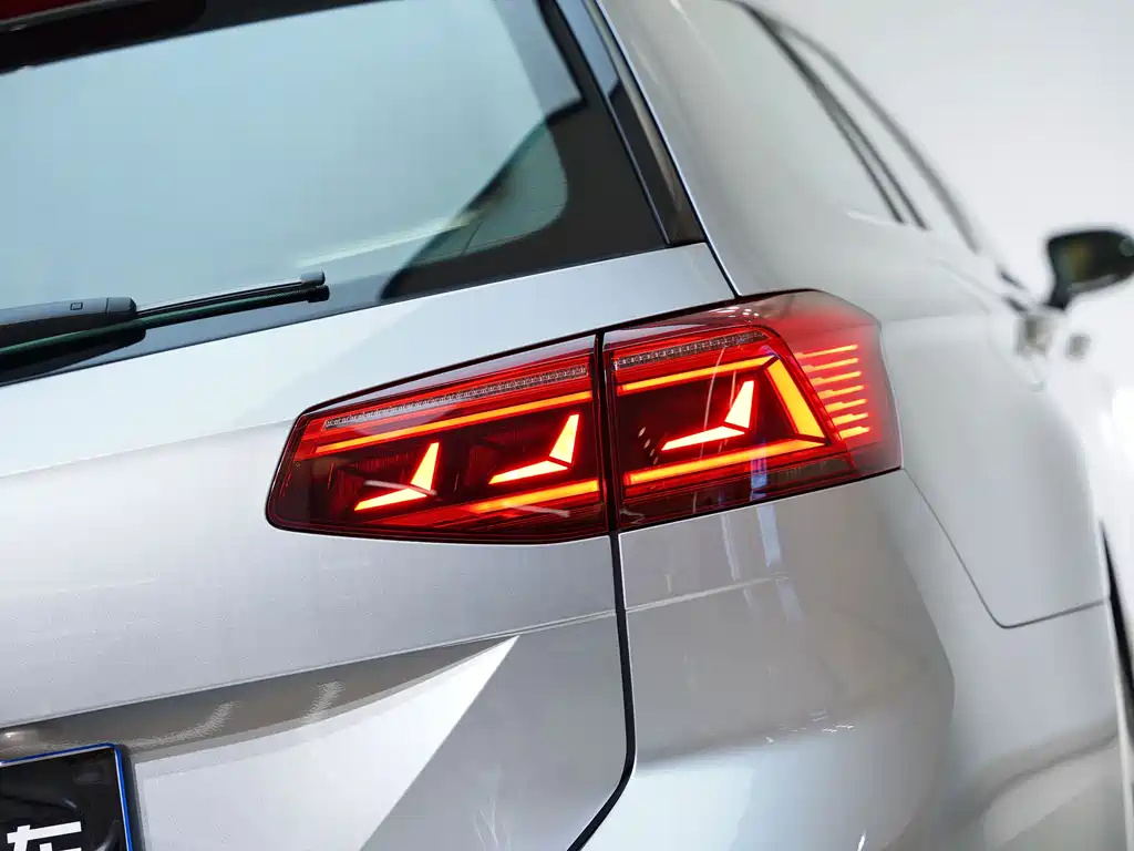 Volkswagen Viloran 2021 2.0T Comfort Edition 2023 - thumbnail 8