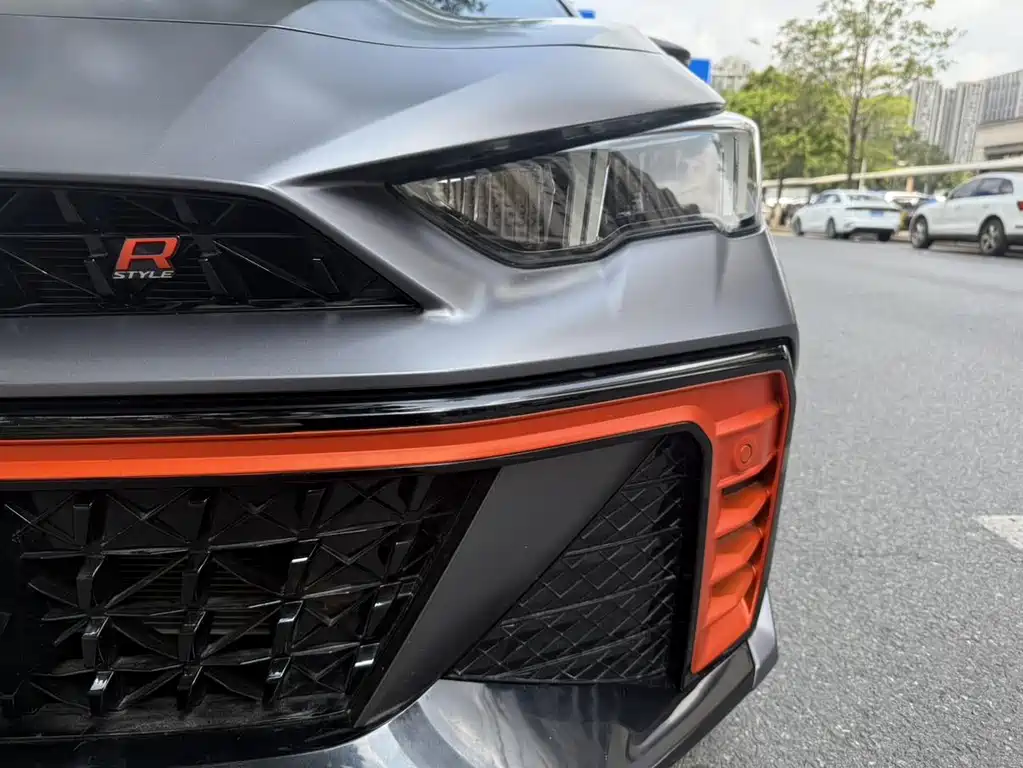 POV: 2022 Model 270T DCT J16 R-Style Track Edition Shadow Leopard 2022 270T DCT J16 R-Style Track Edition 2022 - thumbnail 4