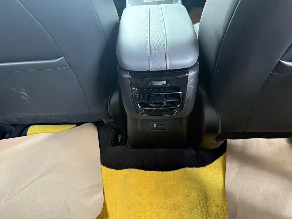POV: 2022 Model 270T DCT J16 R-Style Track Edition Shadow Leopard 2022 270T DCT J16 R-Style Track Edition 2022 - thumbnail 8