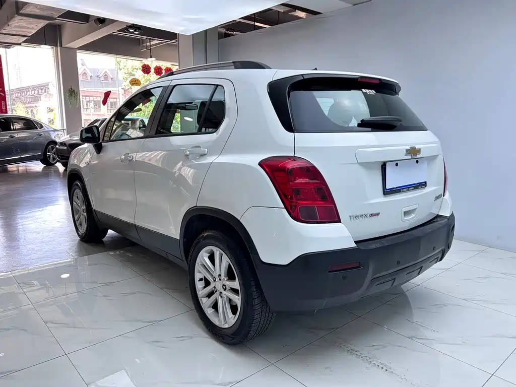 Chevrolet Trax 2016 1.4T Manual 2WD Comfort with Sunroof 2016 - thumbnail 5
