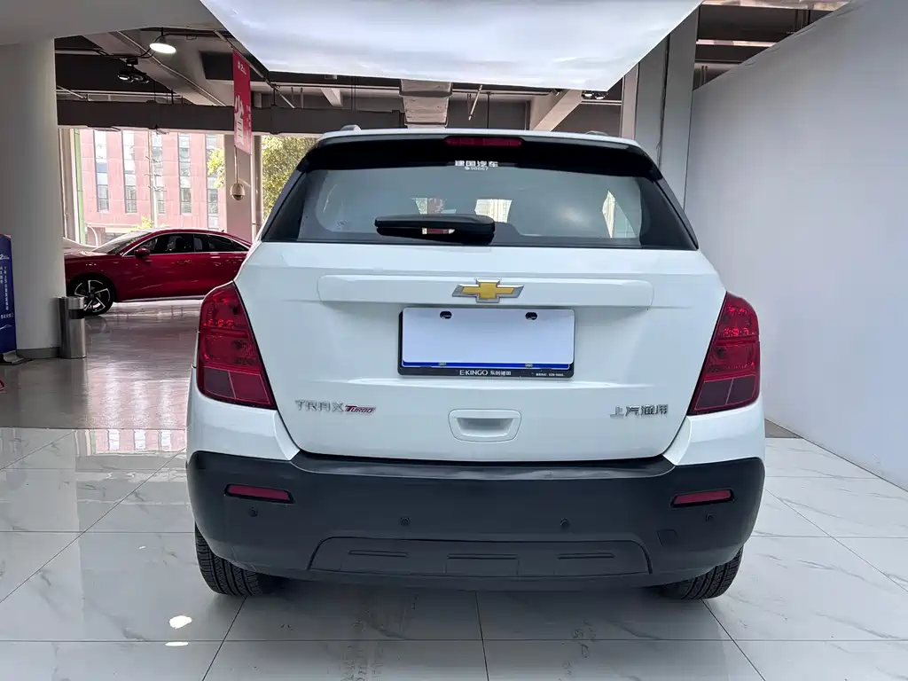 Chevrolet Trax 2016 1.4T Manual 2WD Comfort with Sunroof 2016 - thumbnail 6