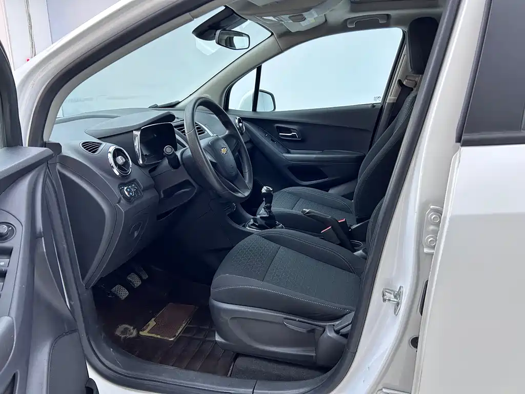 Chevrolet Trax 2016 1.4T Manual 2WD Comfort with Sunroof 2016 - thumbnail 8