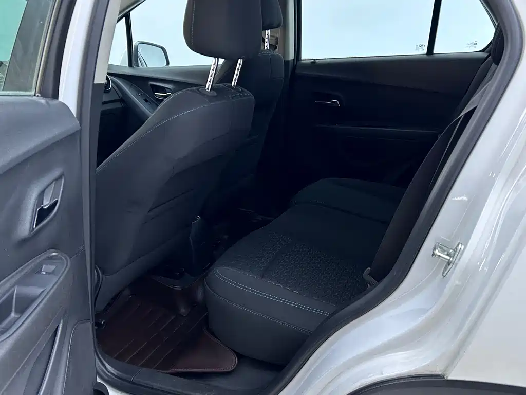 Chevrolet Trax 2016 1.4T Manual 2WD Comfort with Sunroof 2016 - thumbnail 9