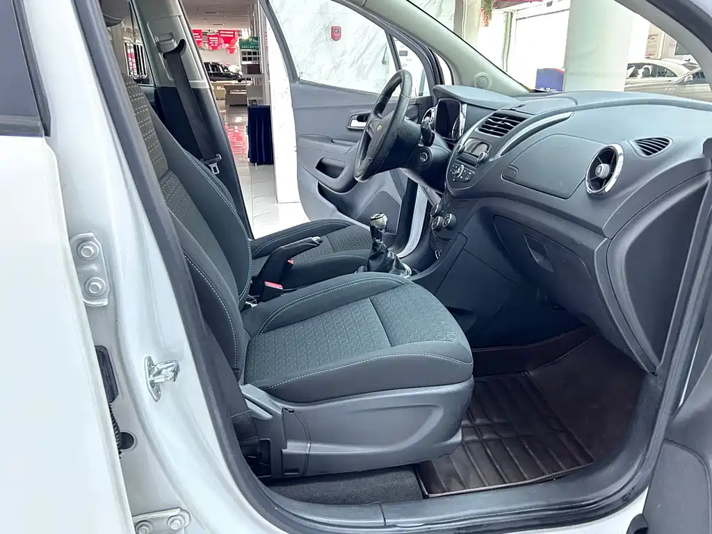 Chevrolet Trax 2016 1.4T Manual 2WD Comfort with Sunroof 2016 - thumbnail 10
