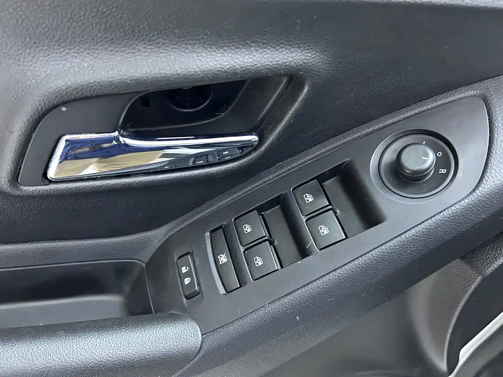 Chevrolet Trax 2016 1.4T Manual 2WD Comfort with Sunroof 2016 - thumbnail 12