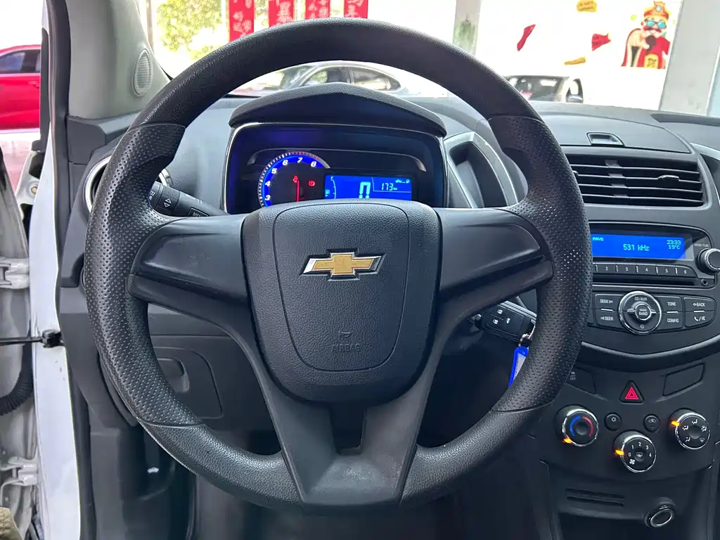 Chevrolet Trax 2016 1.4T Manual 2WD Comfort with Sunroof 2016 - thumbnail 16
