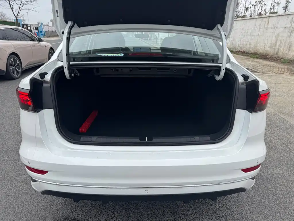 Geely Auto Geely Emgrand 2022 4th Generation 1.5L CVT Luxury Edition 2022 - thumbnail 14