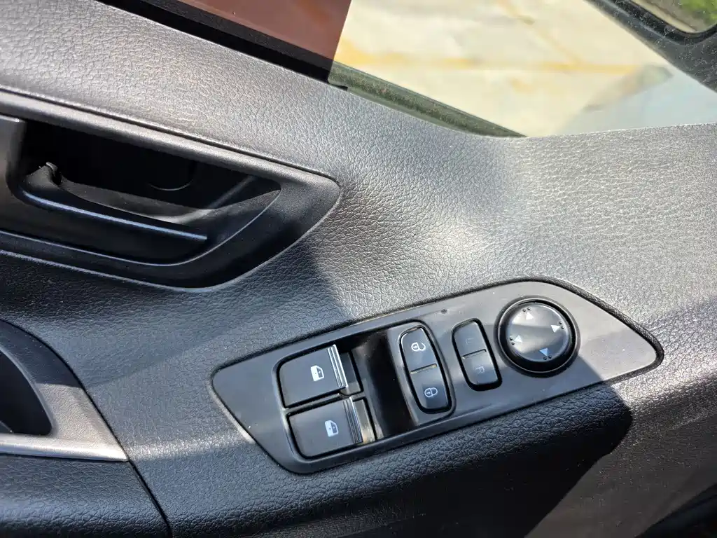 Maxus MAXUS G10 2021 2.0T Manual Elite Diesel 7-seater 2020 - thumbnail 11