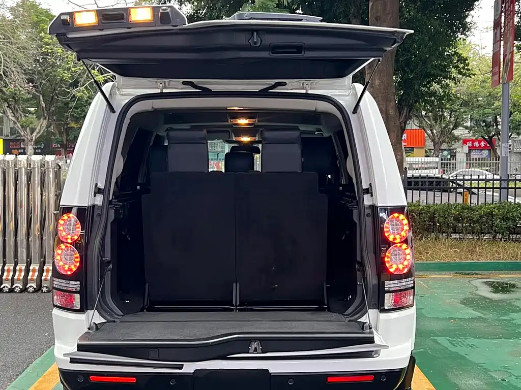 Land Rover Discovery 2016 3.0 SC V6 HSE 2016 - thumbnail 9