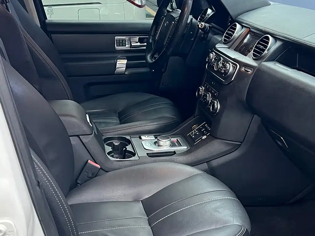 Land Rover Discovery 2016 3.0 SC V6 HSE 2016 - thumbnail 12