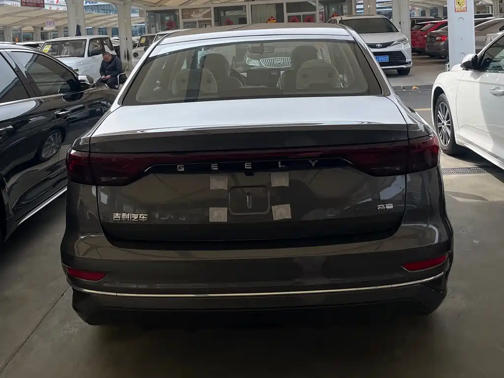 Geely Auto Geely Emgrand 2026 Model Year 4th Generation 4 Million Anniversary Edition 1.5L CVT Soaring Type 2026 - thumbnail 3