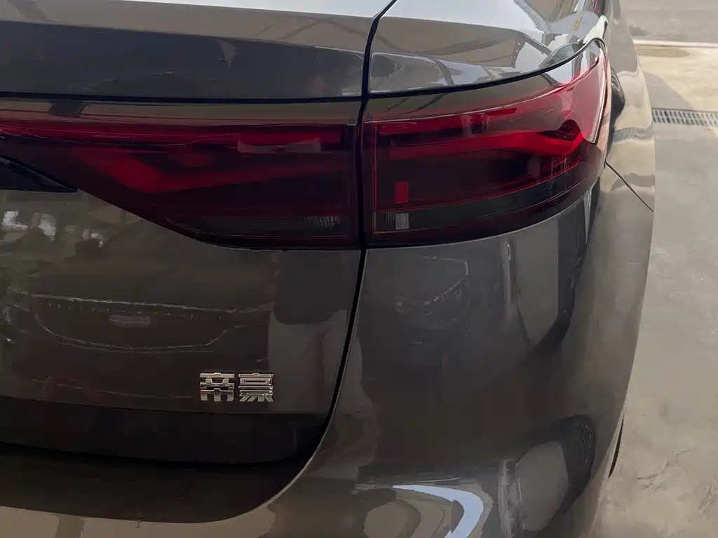 Geely Auto Geely Emgrand 2026 Model Year 4th Generation 4 Million Anniversary Edition 1.5L CVT Soaring Type 2026 - thumbnail 4