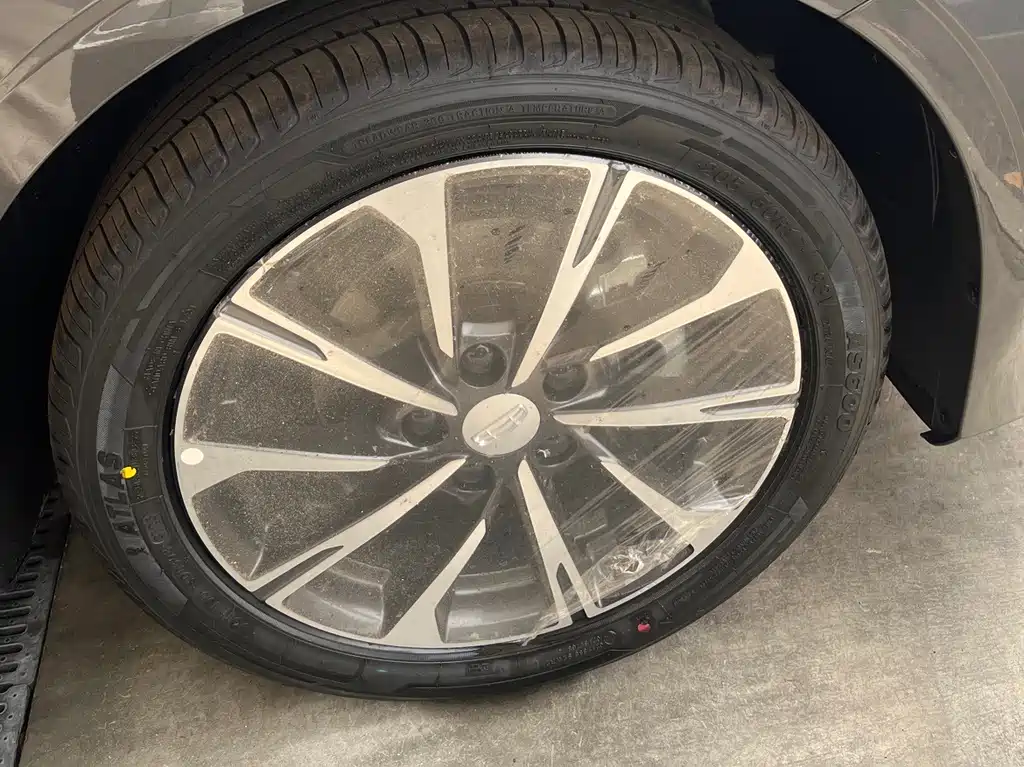Geely Auto Geely Emgrand 2026 Model Year 4th Generation 4 Million Anniversary Edition 1.5L CVT Soaring Type 2026 - thumbnail 6